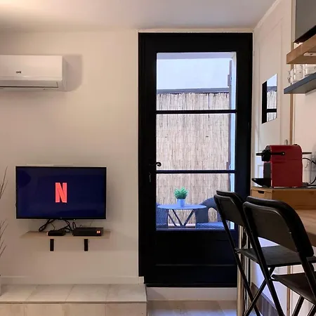 Petit Terrasse Vieille Apartment *